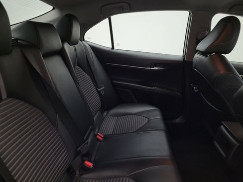 Used 2022 Toyota Camry SE image 19