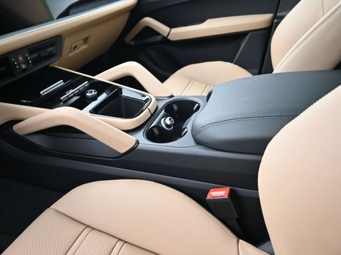 Certified 2026 Porsche Cayenne Coupe AWD/4WD image 22