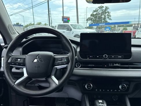 Used 2025 Mitsubishi Outlander SE AWD/4WD image 14