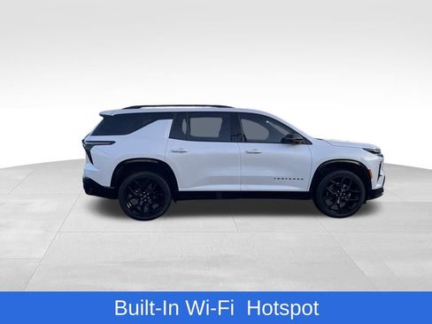 Used 2025 Chevrolet Traverse RS image 7