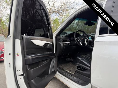 Used 2016 Cadillac Escalade 2WD image 12