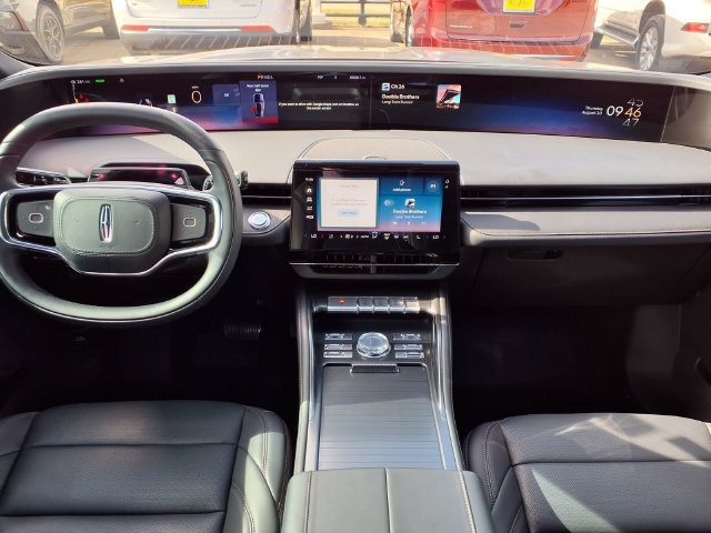 Certified 2025 Lincoln Nautilus Premier w/ Jet Appearance Package AWD/4WD image 6