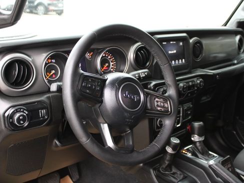 Used 2023 Jeep Gladiator Sport image 11