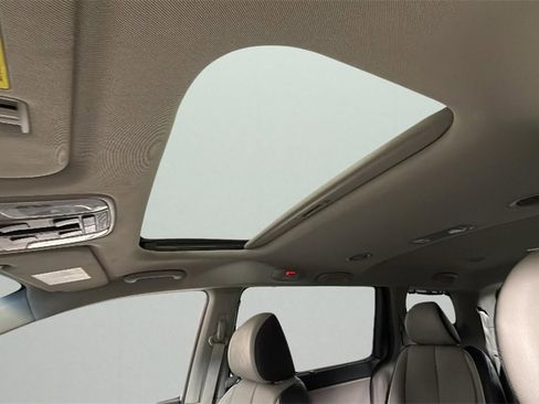 Used 2019 Kia Sedona SX image 28