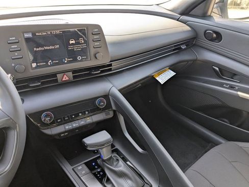 Used 2025 Hyundai Elantra Sport image 13