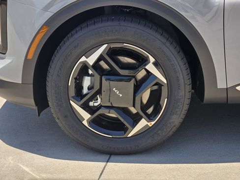 New 2026 Kia Sportage EX FWD image 9