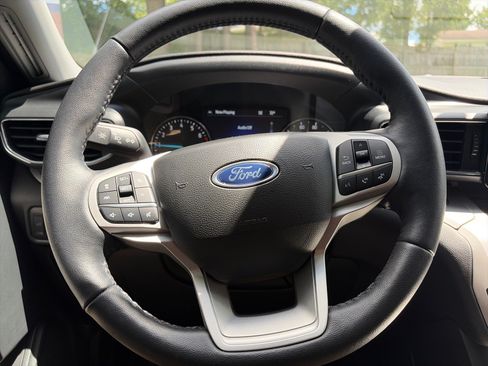 Used 2023 Ford Explorer XLT w/ Equipment Group 202A AWD/4WD image 26