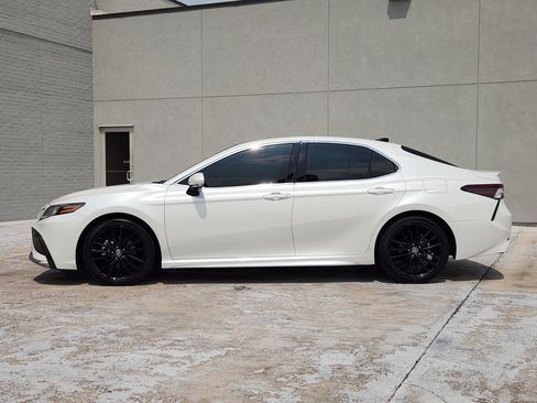 Used 2022 Toyota Camry XSE FWD image 5