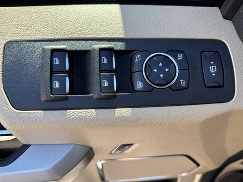 Used 2017 Ford F250 Lariat w/ FX4 Off-Road Package image 15