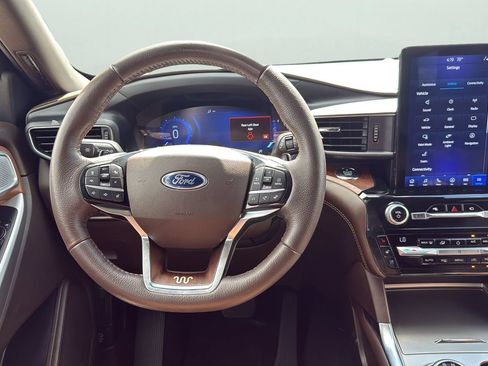 Used 2021 Ford Explorer King Ranch w/ Premium Technology Package RWD image 12