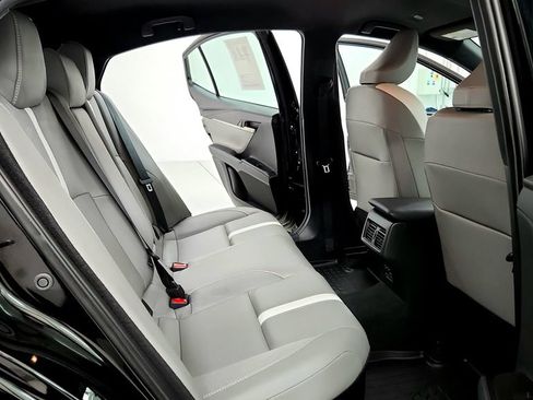 Used 2025 Toyota Camry SE w/ Convenience Package AWD/4WD image 18