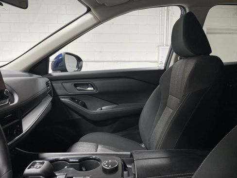 Used 2025 Nissan Rogue SV AWD/4WD image 12