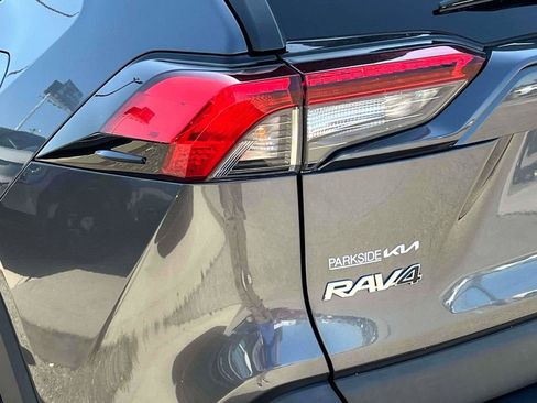 Used 2021 Toyota RAV4 LE FWD image 32