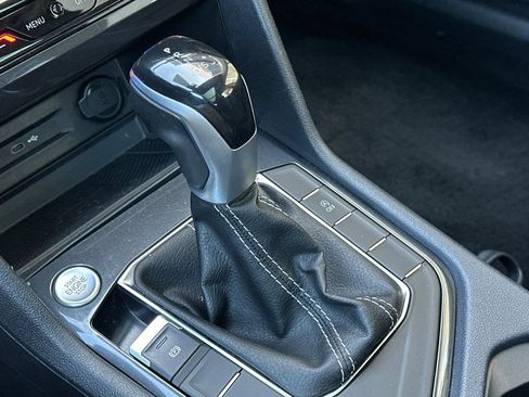 Used 2023 Volkswagen Tiguan SE w/ Panoramic Sunroof Package image 22