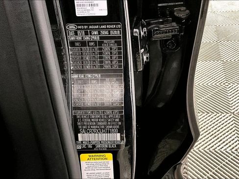 Used 2018 Land Rover Discovery Sport HSE image 32