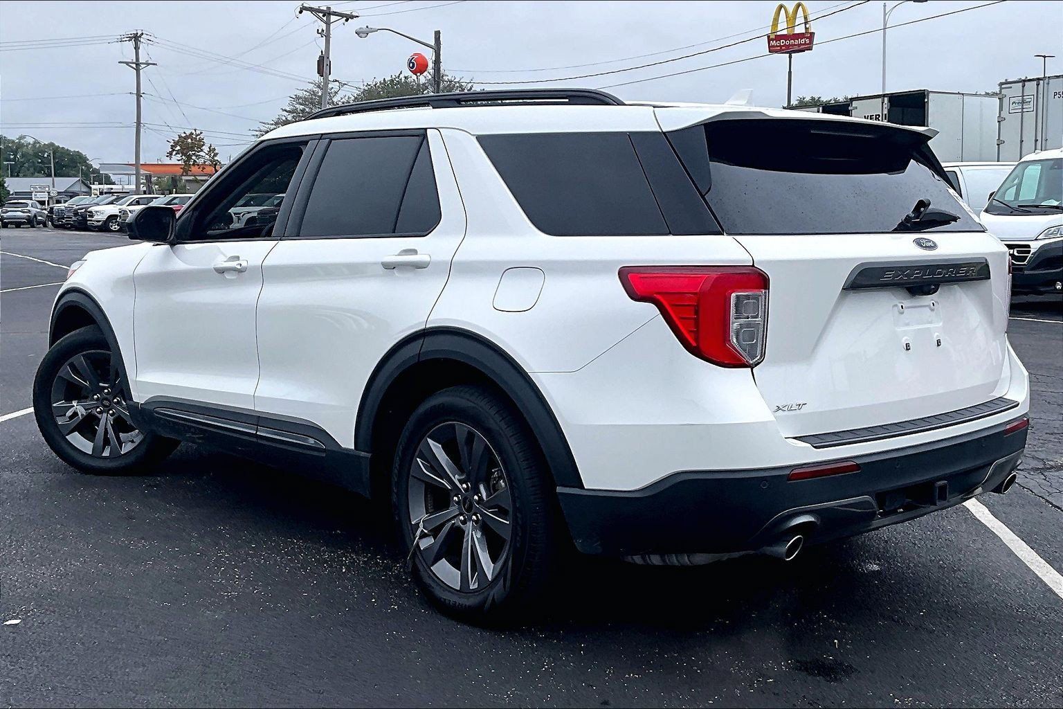Used 2023 Ford Explorer XLT w/ Equipment Group 202A RWD image 6