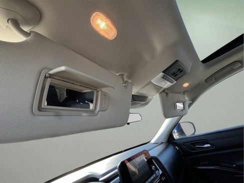 Used 2022 Nissan Pathfinder SV w/ SV Premium Package image 24