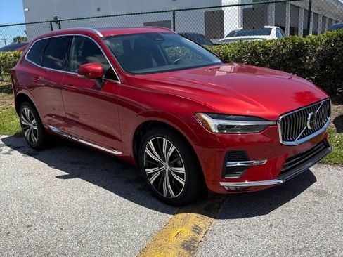 Used 2023 Volvo XC60 B5 Plus image 1