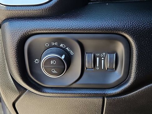 Used 2025 RAM 2500 Laramie w/ Night Edition AWD/4WD image 25