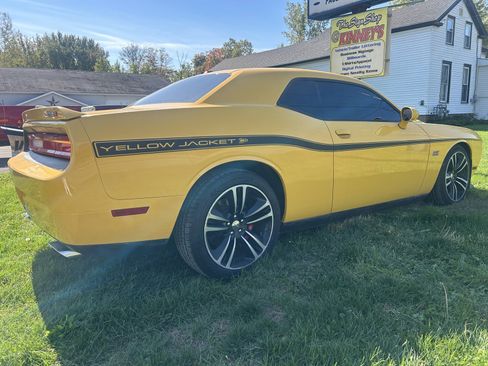 Used 2012 Dodge Challenger SRT8 Yellow Jacket w/ Premium Sound Group image 9