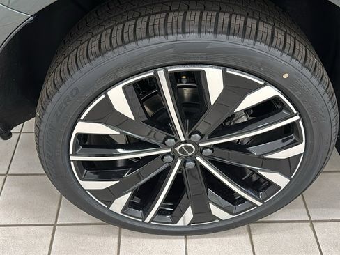 New 2026 Volvo XC60 B5 Ultra w/ Climate Package image 31