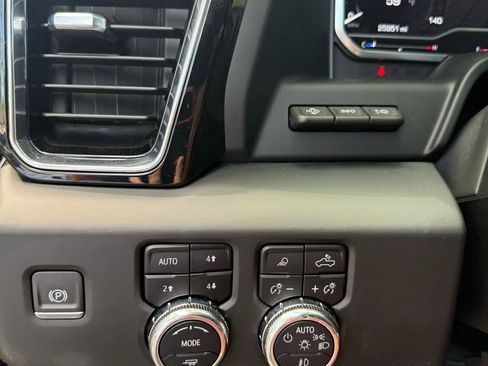 Used 2024 GMC Sierra 2500 Denali Ultimate image 19