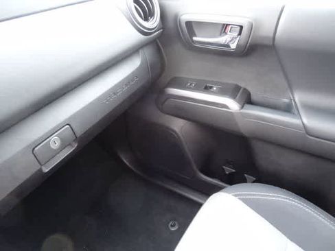Used 2021 Toyota Tacoma TRD Off-Road w/ Technology Package AWD/4WD image 36
