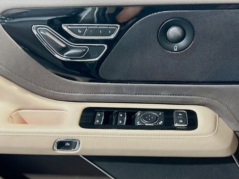 Used 2020 Lincoln Aviator Reserve AWD/4WD image 14