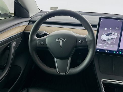 Used 2023 Tesla Model 3 Standard Range image 16