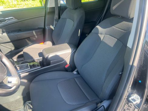 Used 2025 Kia Sportage LX FWD image 22