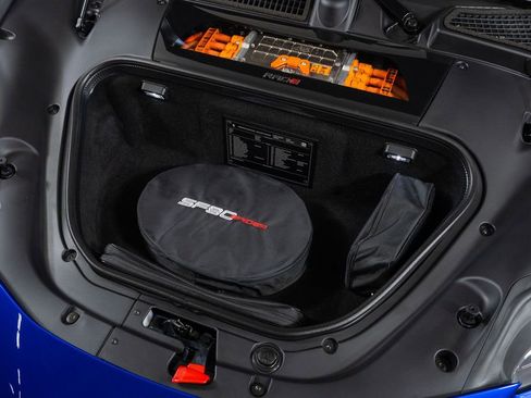 Used 2022 Ferrari SF90 Spider image 10