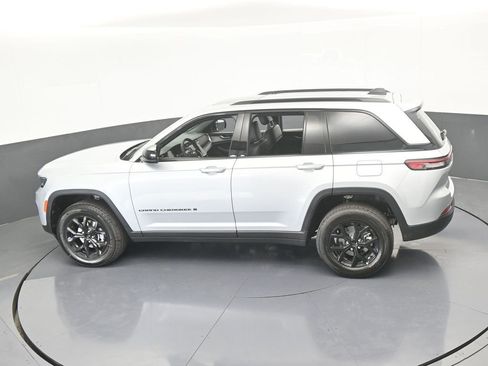 New 2025 Jeep Grand Cherokee Altitude RWD image 42