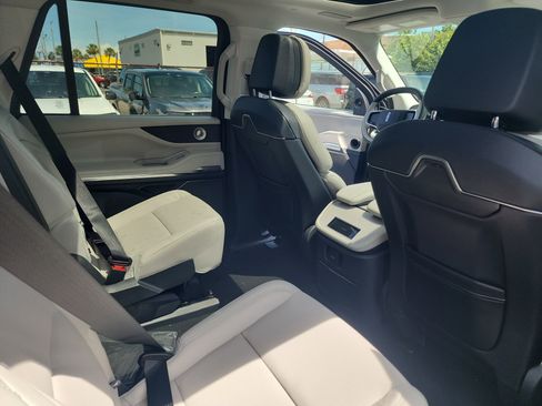 New 2026 Lincoln Navigator L Reserve AWD/4WD image 25