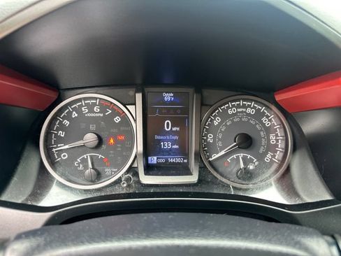 Used 2020 Toyota Tacoma TRD Off-Road AWD/4WD image 29