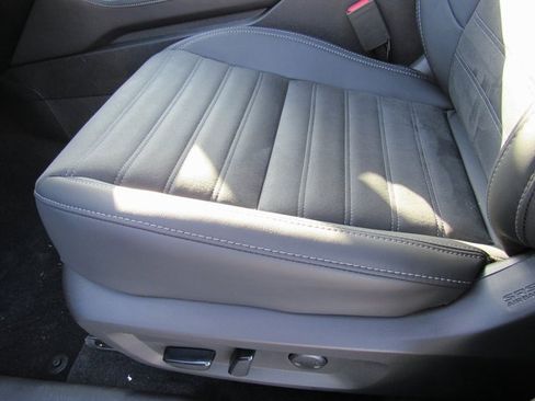 New 2025 Mitsubishi Outlander SE image 14