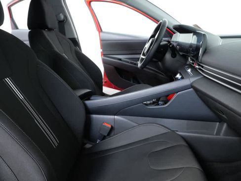 Certified 2023 Hyundai Elantra SEL w/ Convenience Package image 20