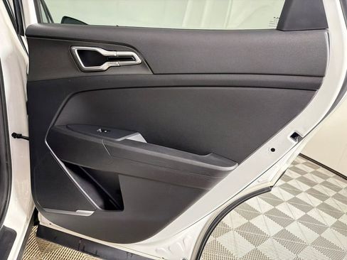 Used 2024 Kia Sportage LX image 16