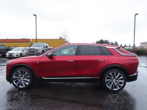 Used 2024 Cadillac Lyriq Luxury w/ LPO, Floor Liner Package image 4