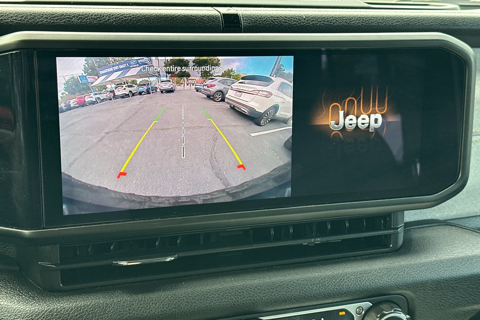 Used 2024 Jeep Wrangler Unlimited AWD/4WD image 25