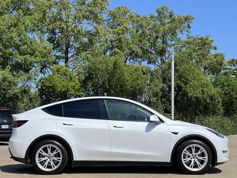 Used 2021 Tesla Model Y Long Range AWD/4WD image 3
