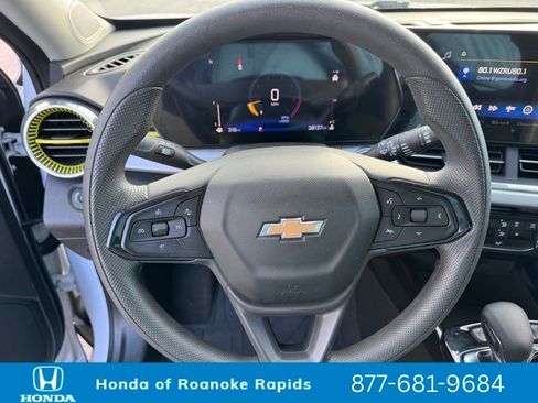 Used 2024 Chevrolet Trax LT image 12