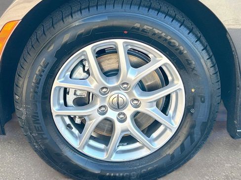 Used 2023 Chrysler Pacifica Touring-L FWD image 42