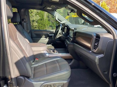 Used 2024 Chevrolet Silverado 3500 High Country w/ Technology Package image 35