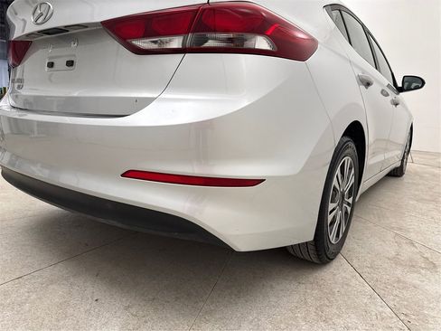 Used 2018 Hyundai Elantra SE image 22