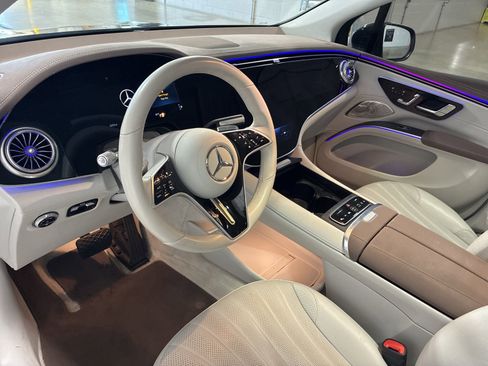 Used 2023 Mercedes-Benz EQS 580 4MATIC SUV image 4