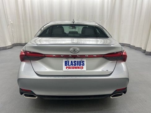 Used 2021 Toyota Avalon XLE image 5