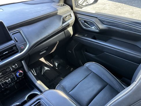 Used 2022 GMC Yukon SLT w/ SLT Luxury Package image 18