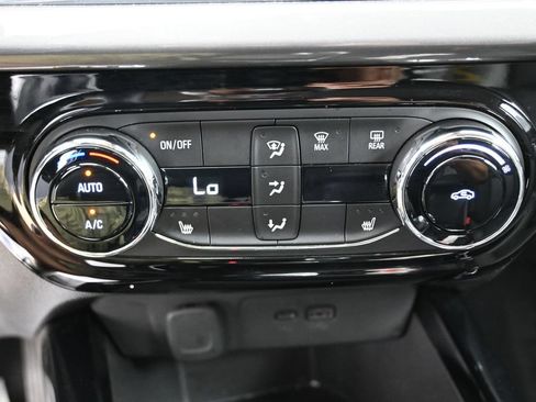 Used 2025 Chevrolet Trax ACTIV FWD image 26