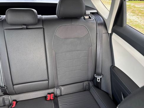 Used 2025 Volkswagen Taos SE FWD image 38