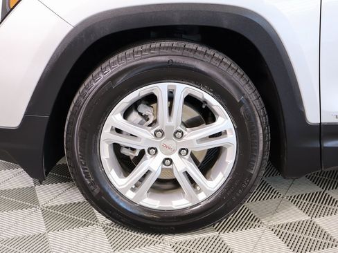 Used 2022 GMC Terrain SLE w/ Driver Convenience Package image 17